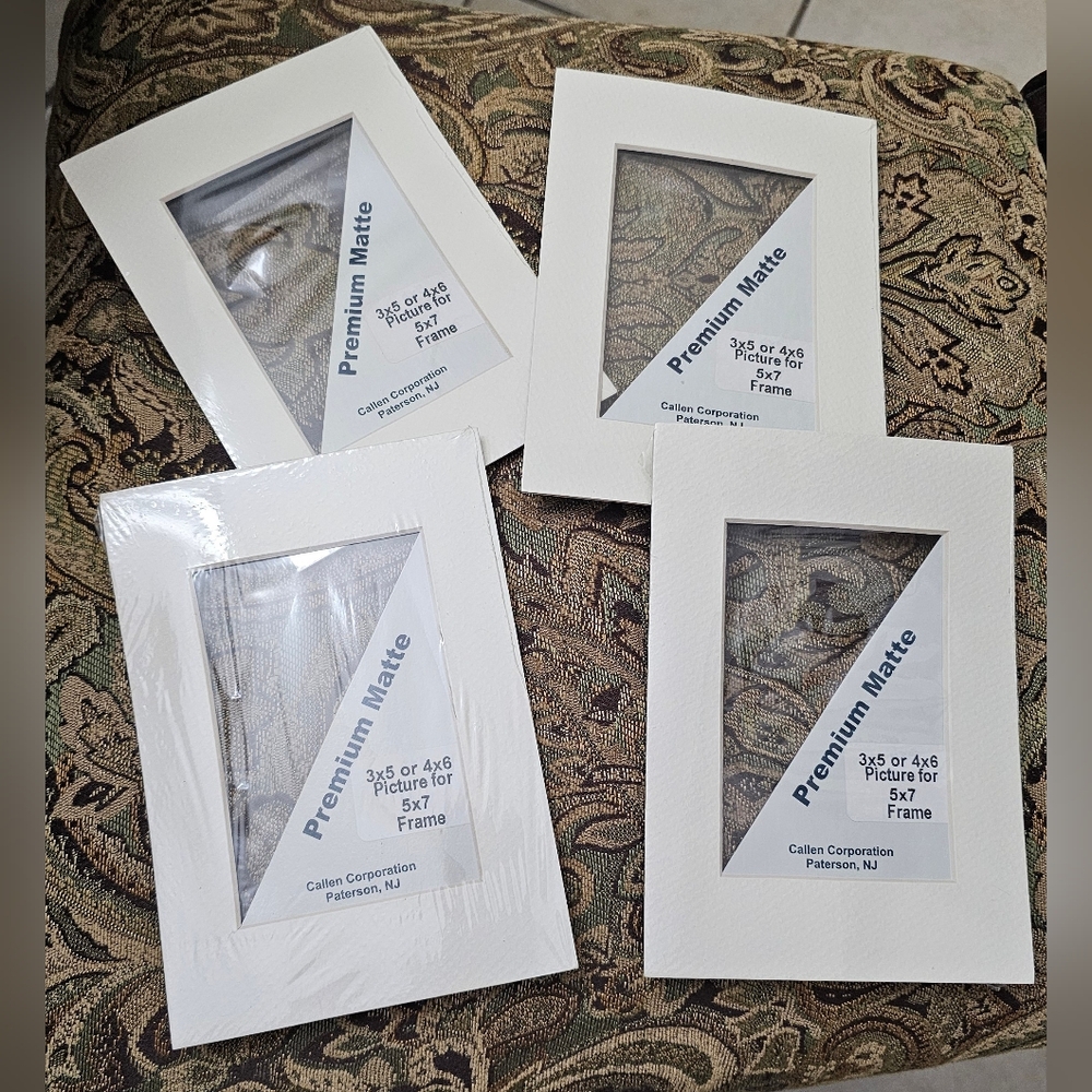 Set Of 4 Premium Matte Mats In Ivory Fits 3 X 5 or 4 X 6 Picture New With Tags